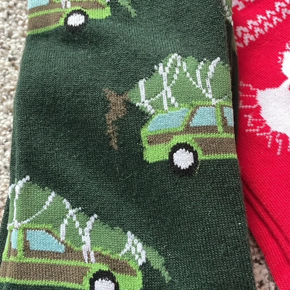A Pair of National Lampoons Christmas Vacation Socks. Size 6-12 Green, Red New! - Picture 3 of 5
